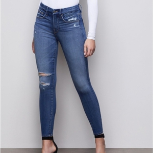 Good American Good Legs Crop Jean In‎ Blue377 distressed with stretch size 6/28